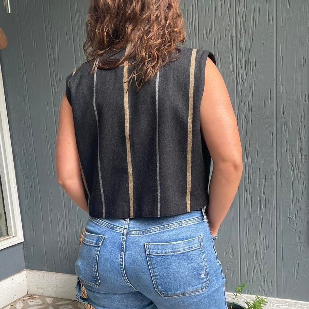 Indie Black Vest with Cream Grey Stripes John Meyer Size 10 Crewneck - Picture 2 of 3